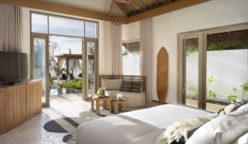 Fairmont Maldives Sirru Fen Fushi-DELUXE BEACH SUNSET VILLA BEDROOM _15637